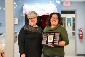 Image of Tonya Beach receiving Volunteer of the Year award