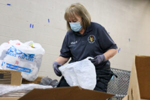 Image of Linda Pfeiffer helping at food pantry